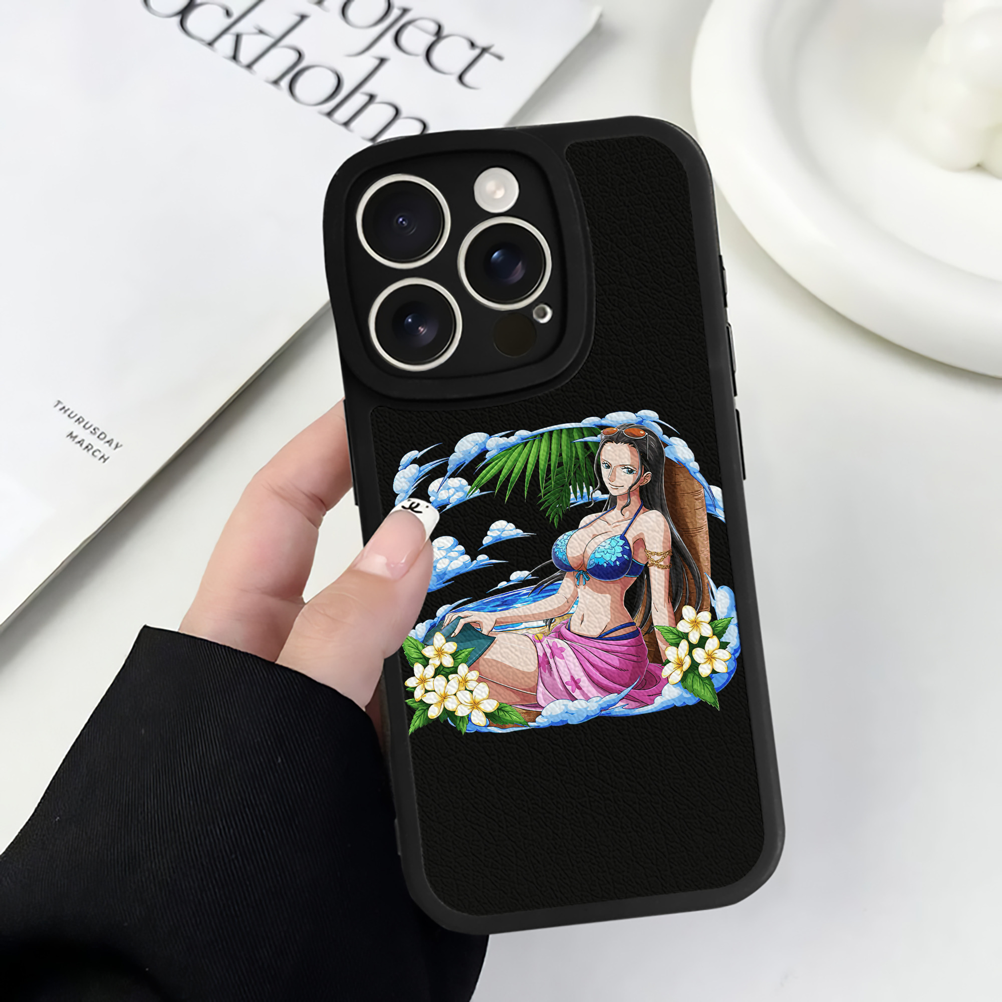 （画像用） ワンピース ニコ・ロビン ONE PIECE Nico Robin 【iPhone 16シリーズ対応】シリコンスマホケース（レザー調） 材質：シリコン